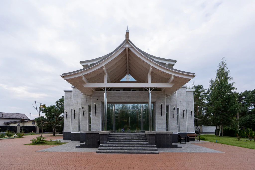 Центральный вход в Sakura Hall
